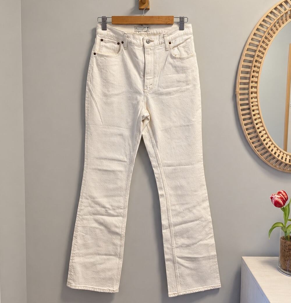 ABERCROMBIE & FITCH The 70s Vintage Flare Ultra High Rise Jeans 28R 6 White NWOT